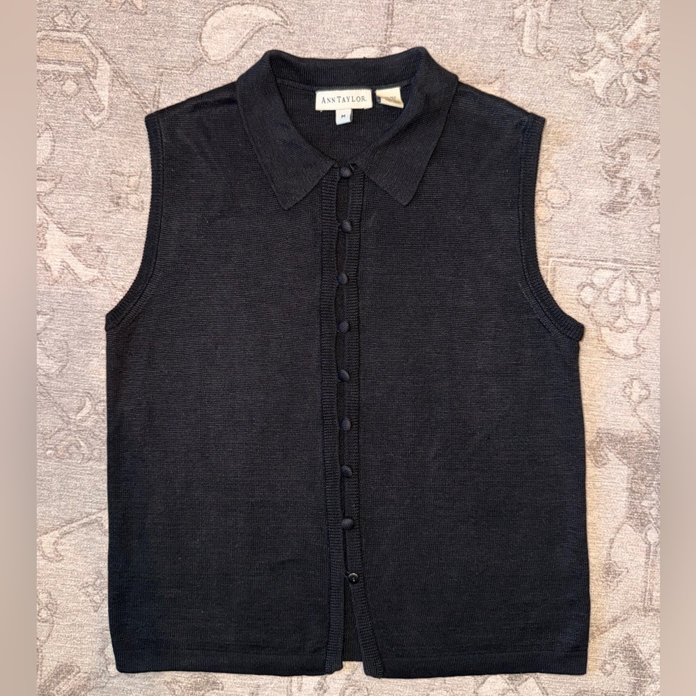 Ann Taylor Women’s 100% Silk Black Button Down Collared Shirt Medium